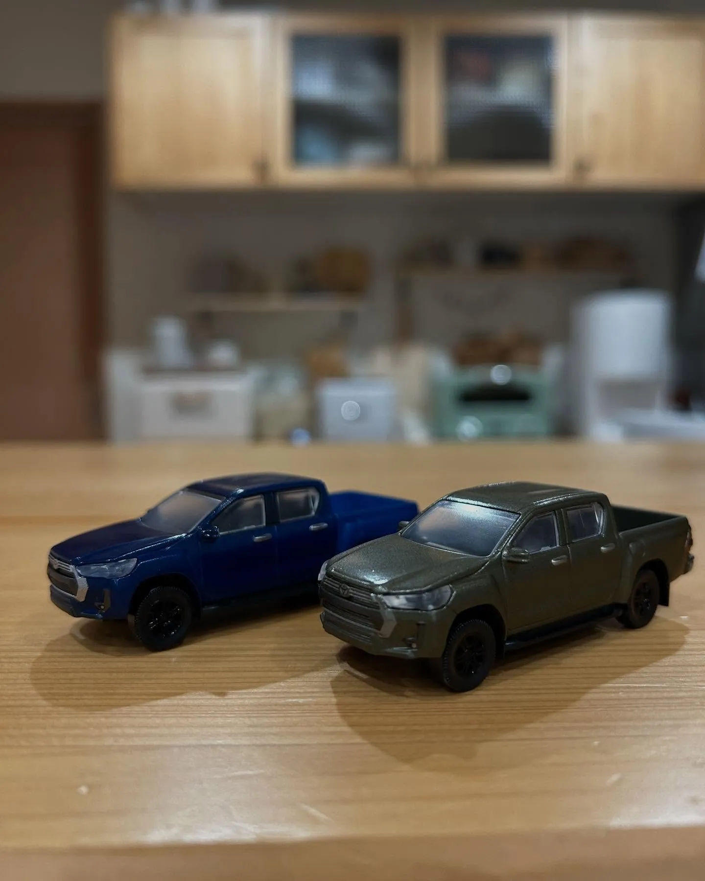 本日は特別な日です！🚗✨ なぜなら、なんとハイラックスが2台...