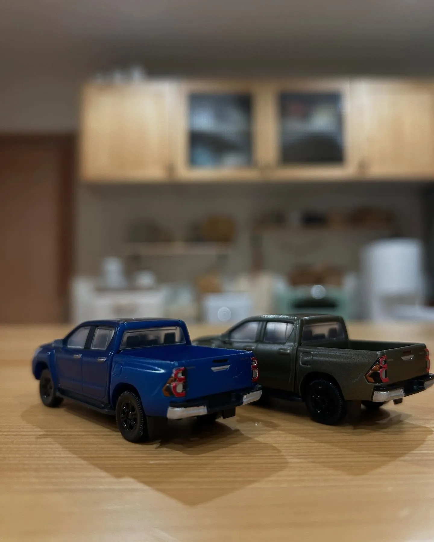 本日は特別な日です！🚗✨ なぜなら、なんとハイラックスが2台...