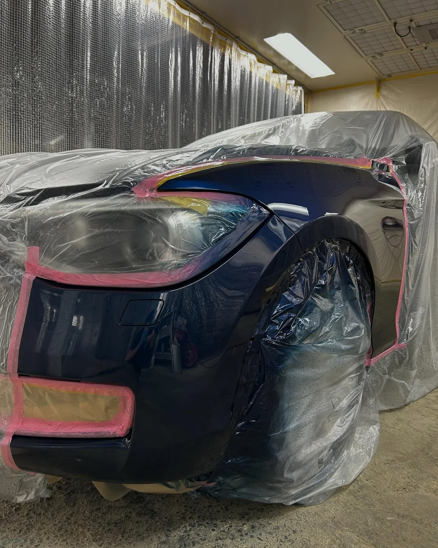 毎度お世話になります😊 本日も強風の中、鈑金修理作業が順調に...