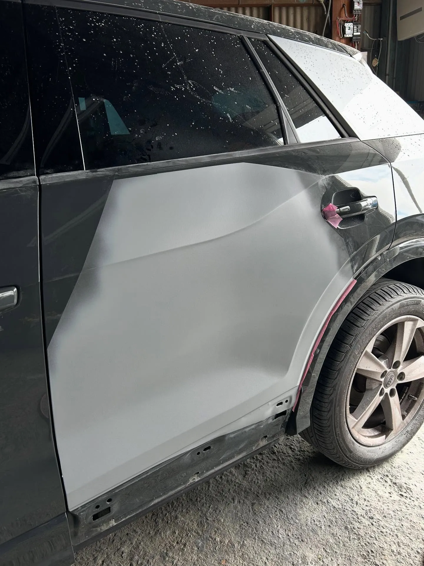 プリウス入庫🚙アウディの鈑金完了🛠️