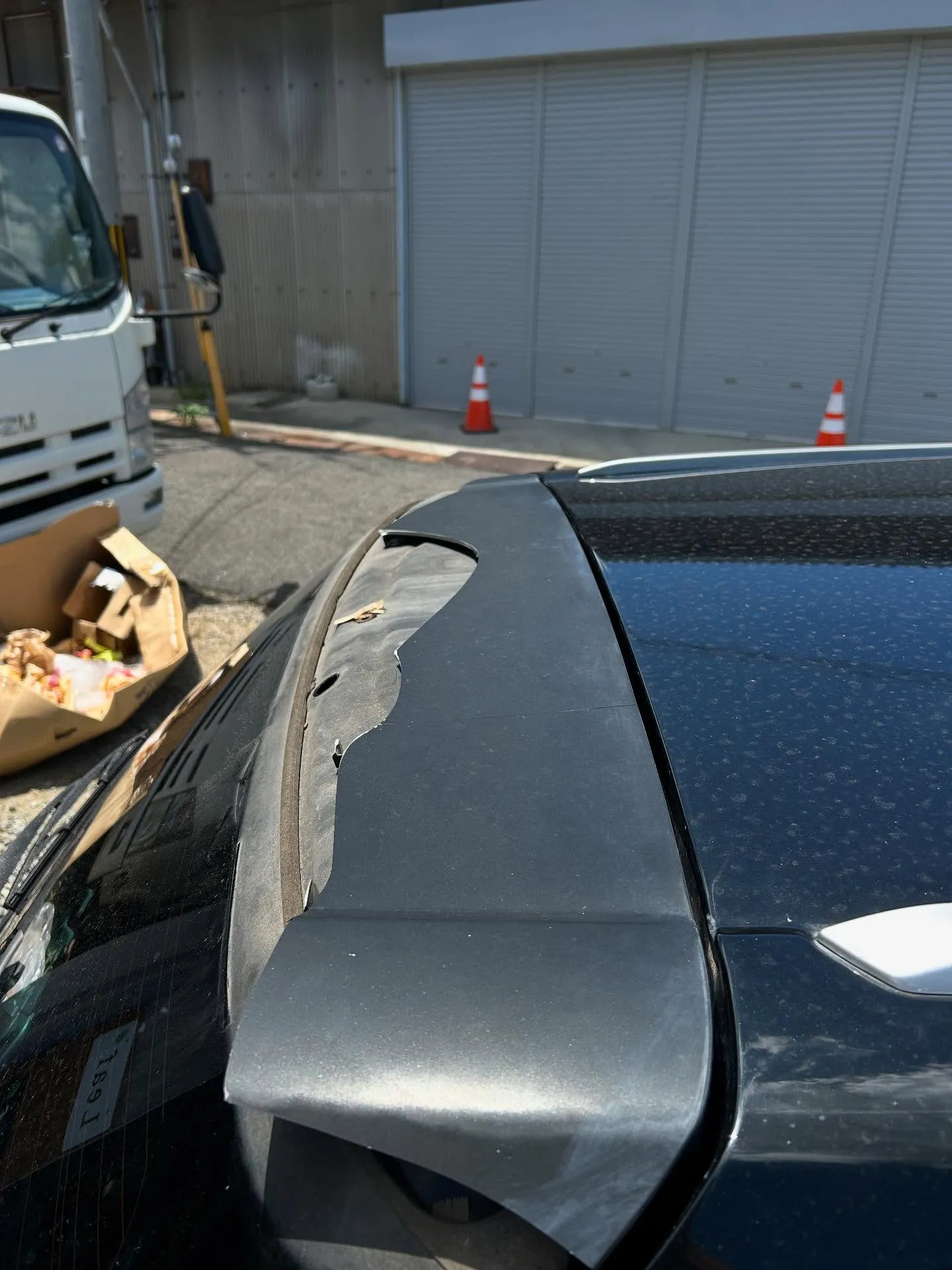 レガシィ ルーフスポイラー御臨終😭