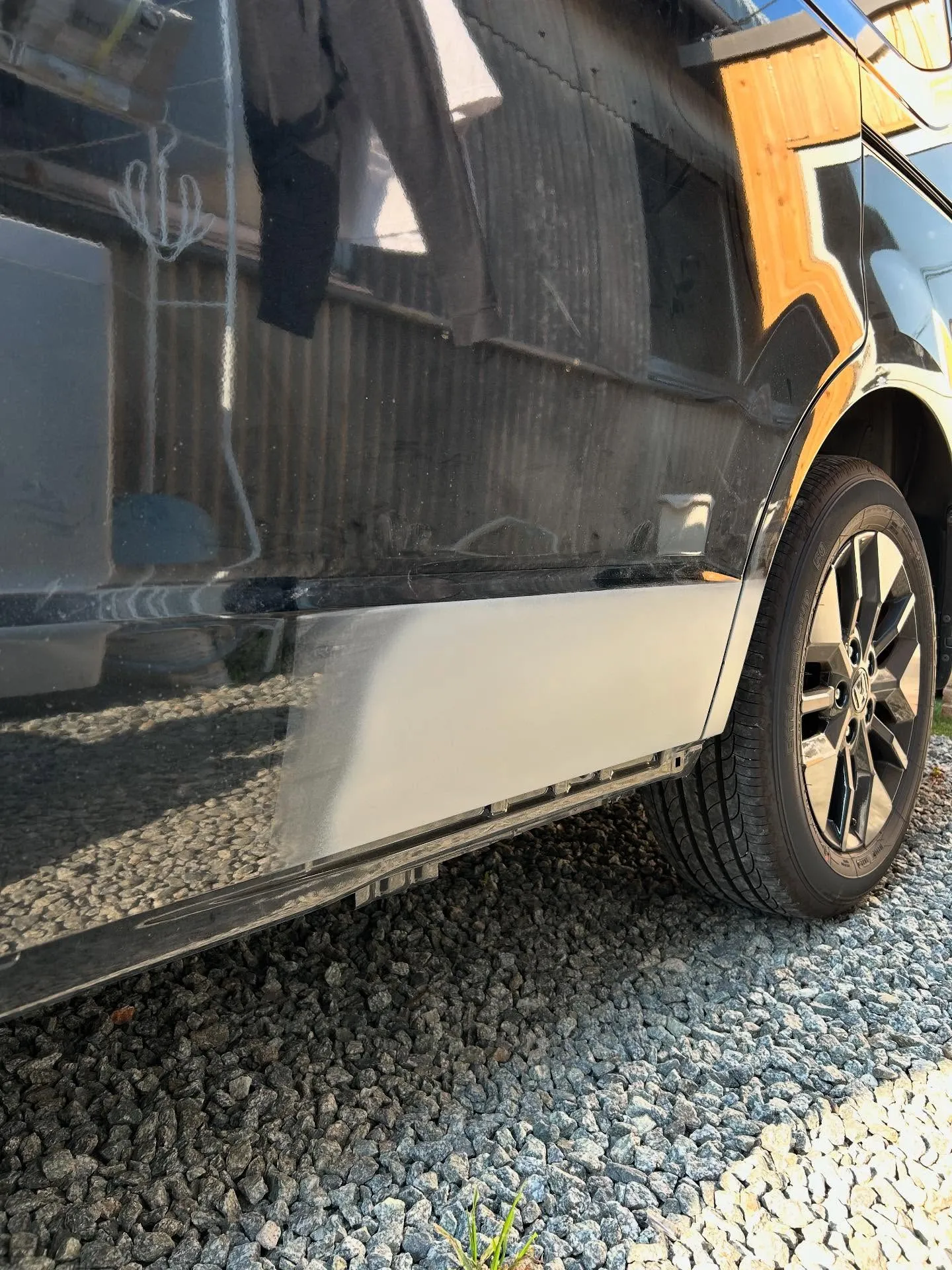 暑い中、急ピッチで作業進行中💨