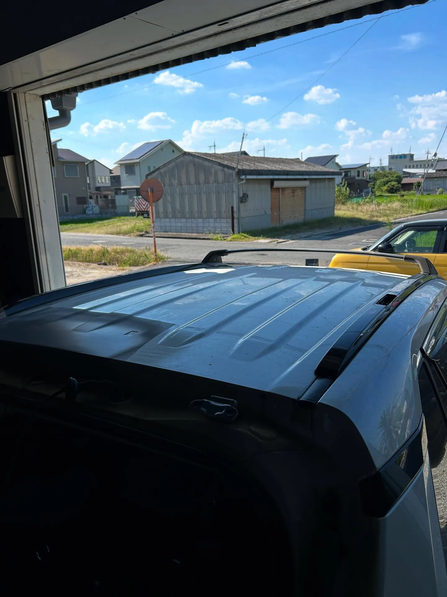 暑い中、急ピッチで作業進行中💨