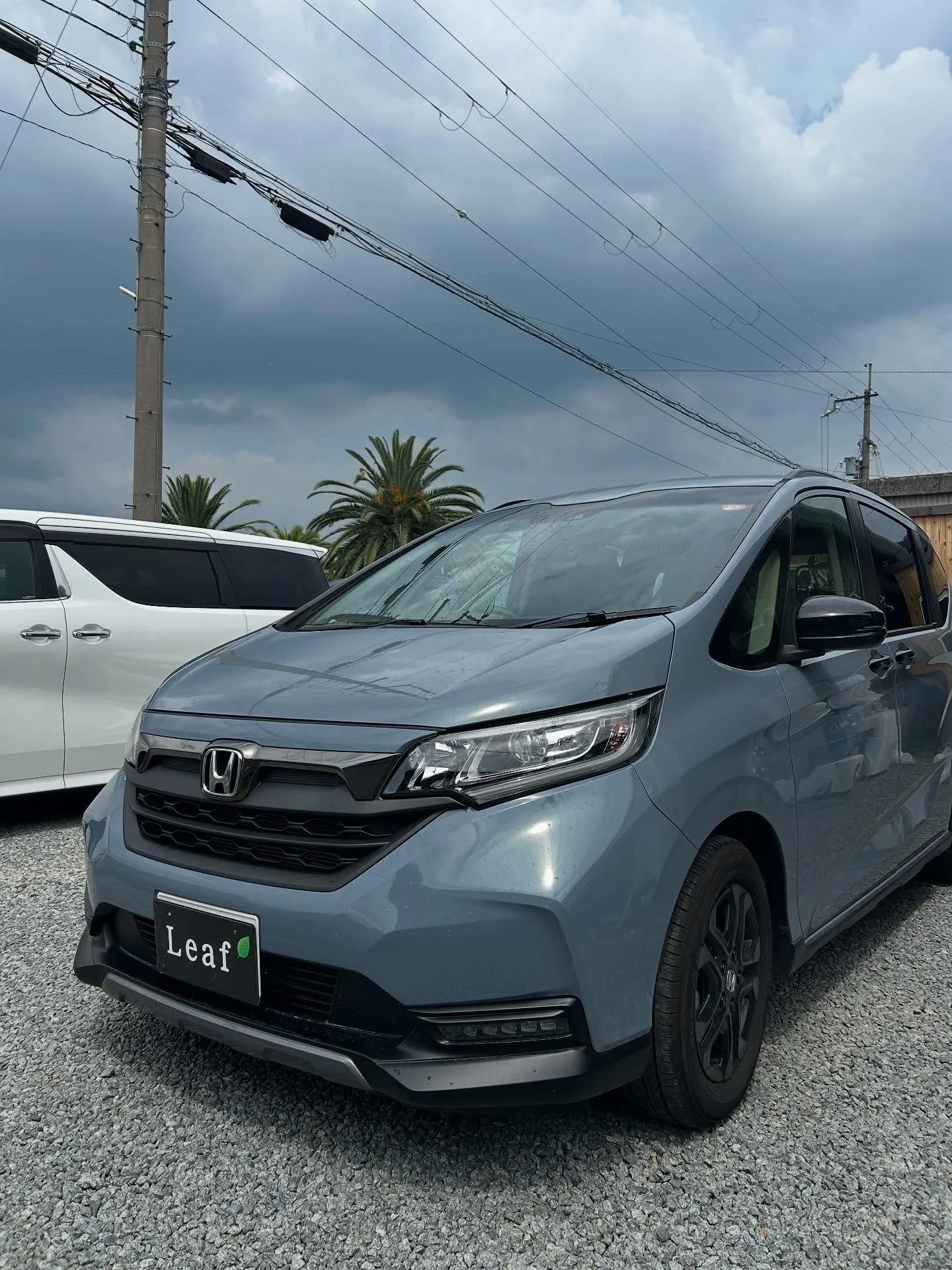 エスクワァイア仕入れ完了😆ホンダフリードもバンパー補修で入庫...