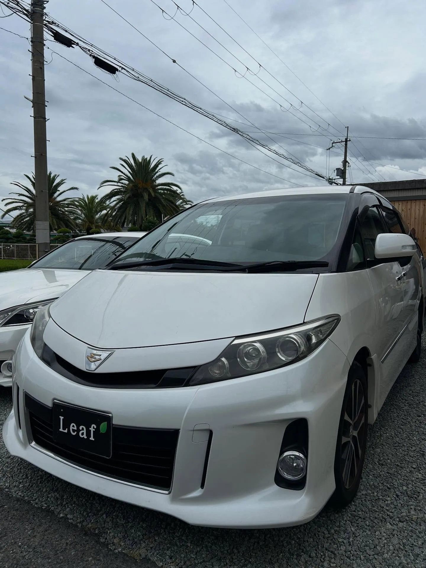 日野デュトロとトヨタエスティマが入庫🚗