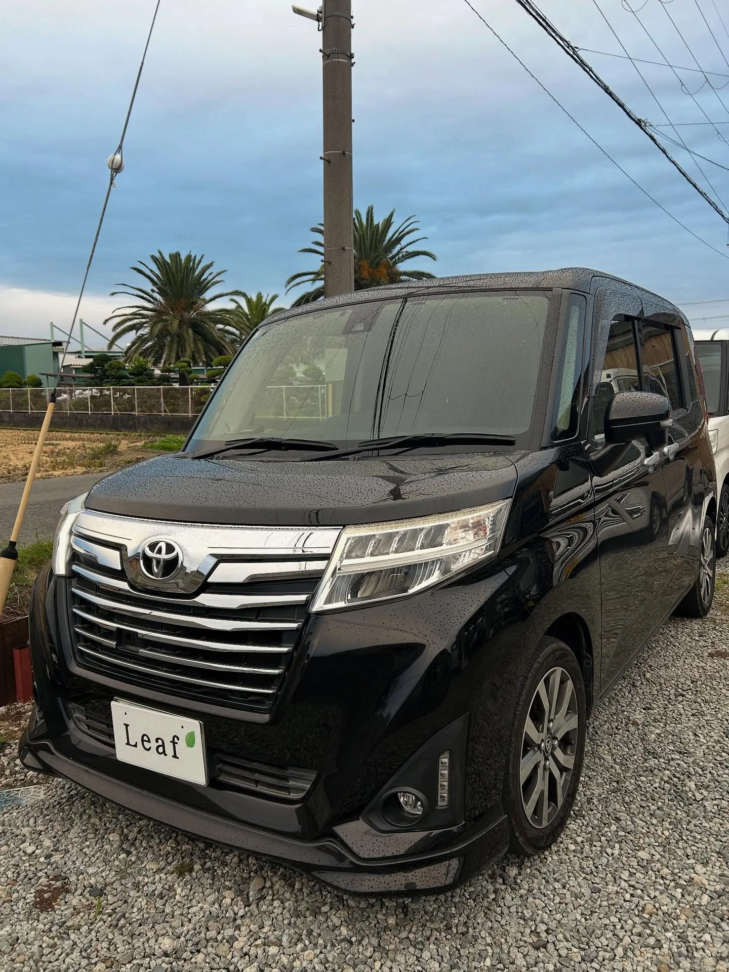 トヨタ　ルーミー　ボンネット修理🚙