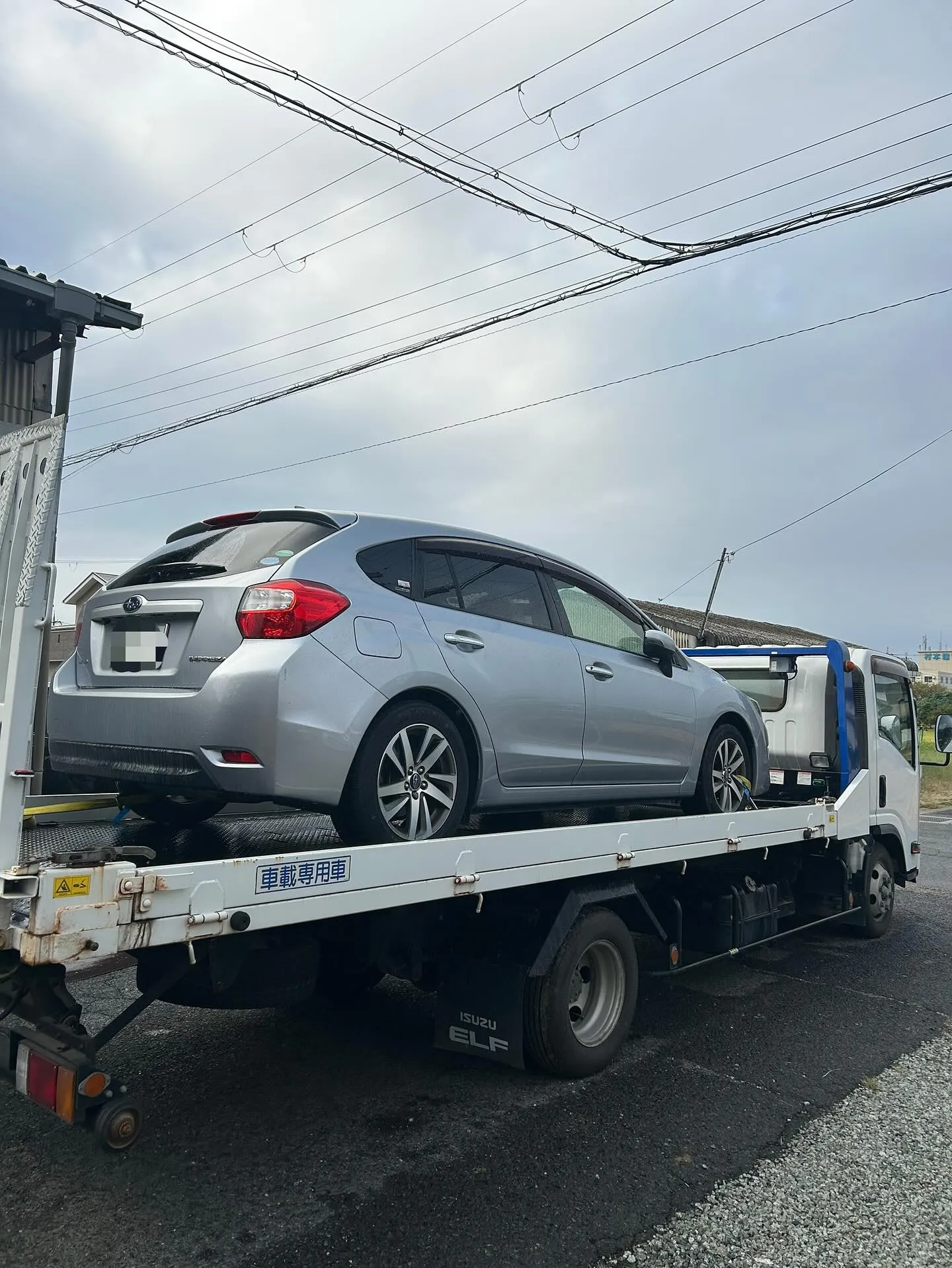 トヨタ　ルーミー　ボンネット修理🚙