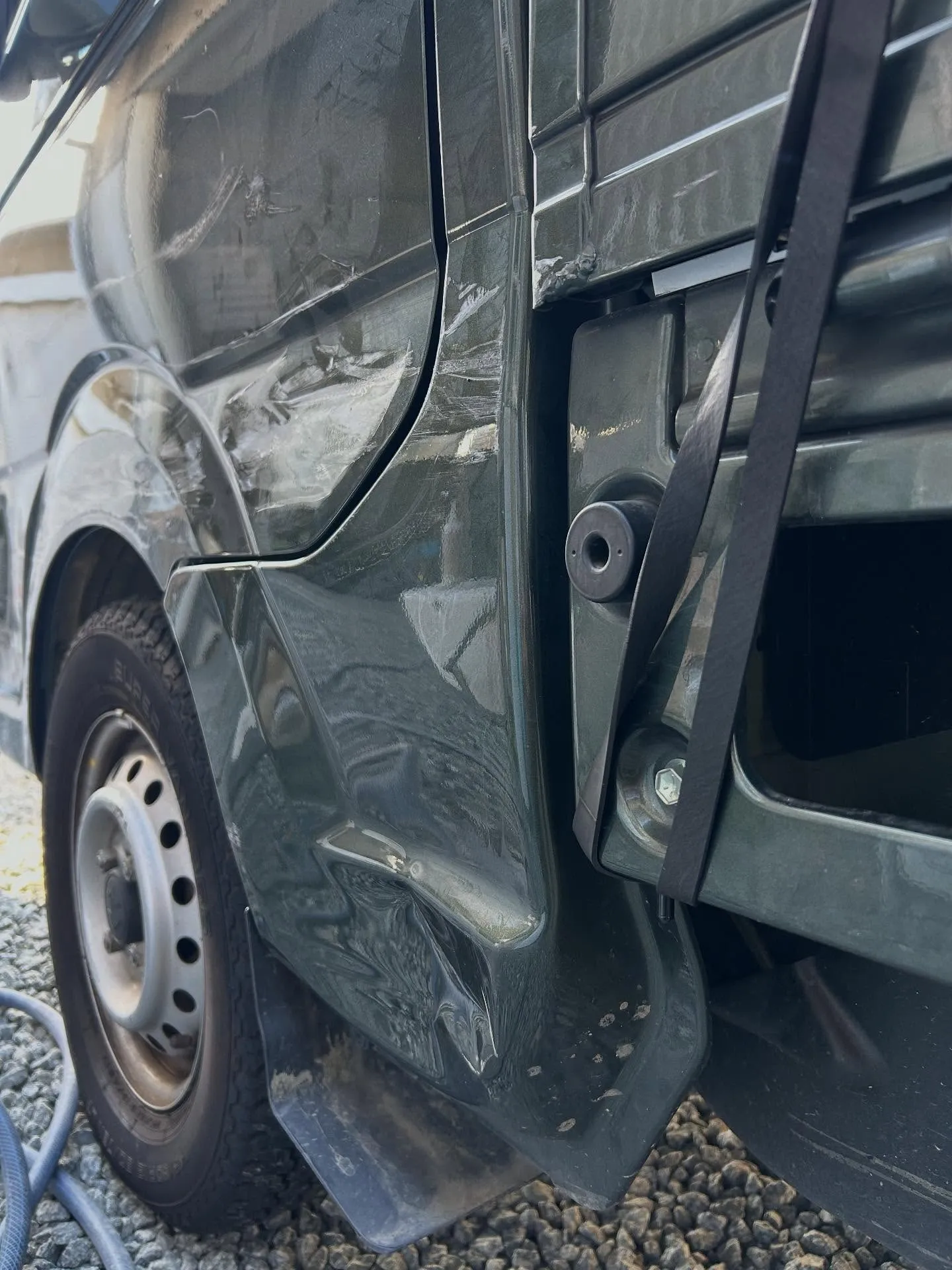 スズキ　エブリィ　鈑金修理で入庫🚙