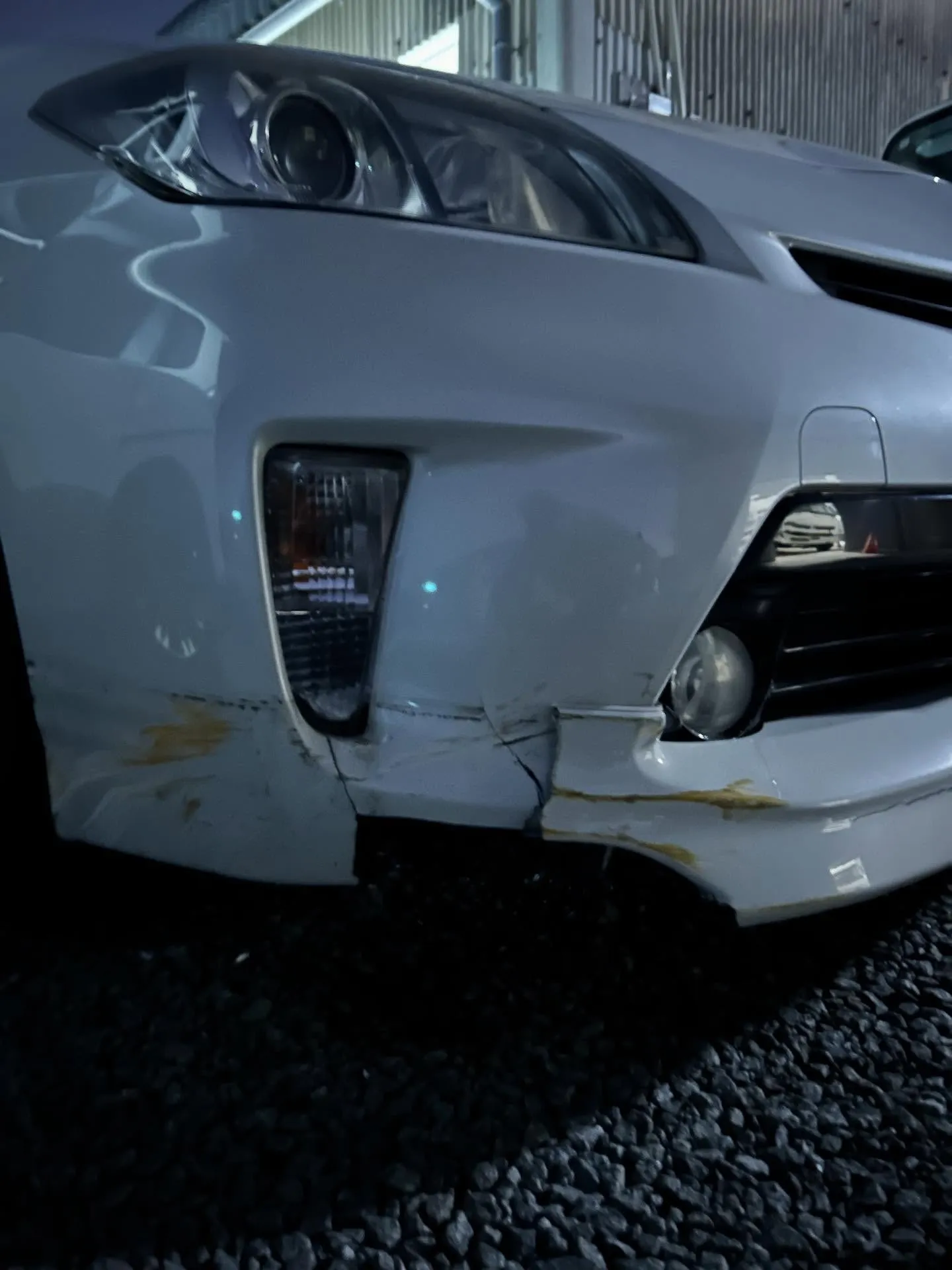 30系プリウス　鈑金入庫🚗