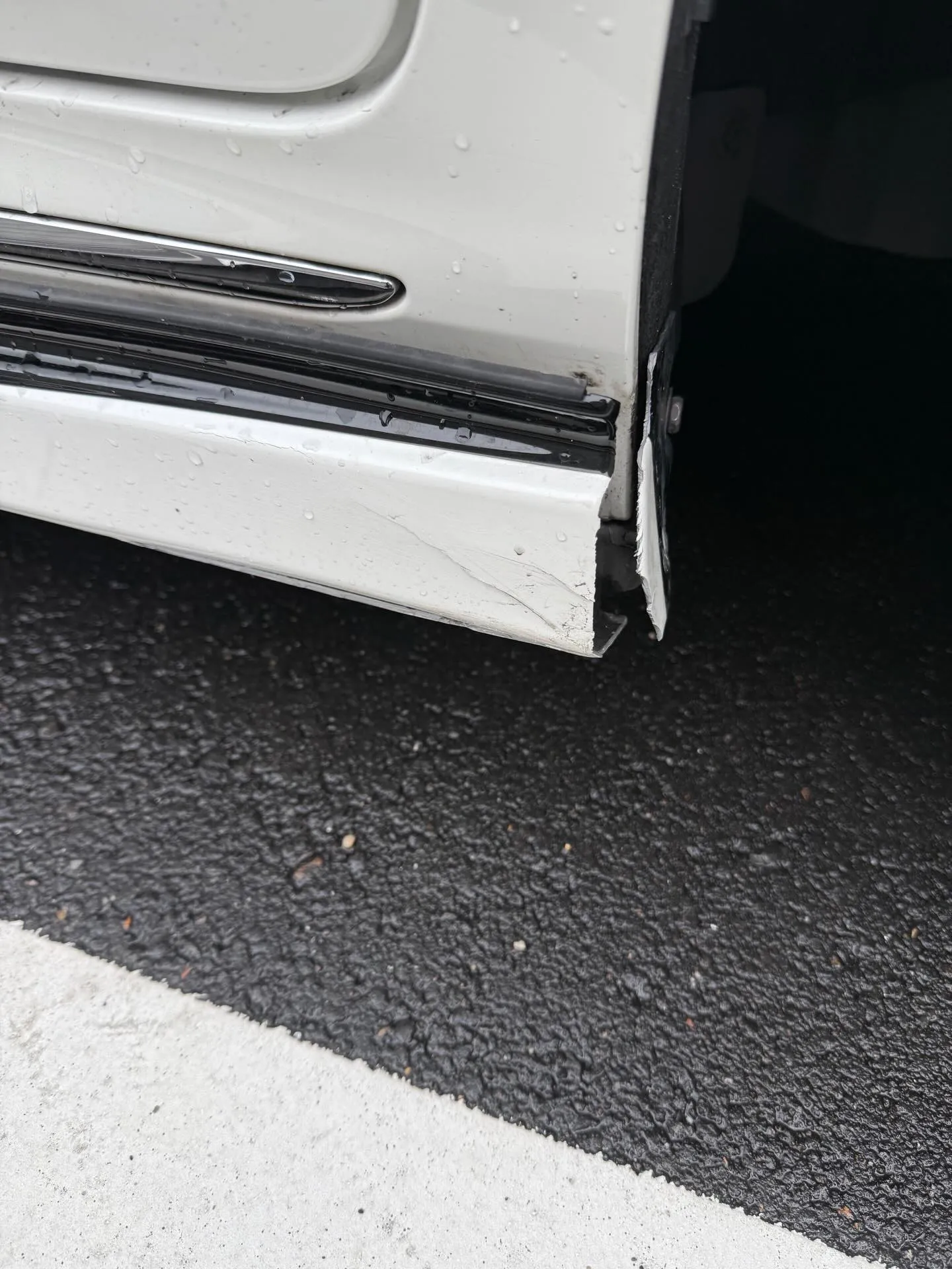 トヨタハイエース 鈑金入庫🚗🛠️